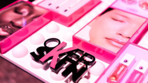 Overskin make up expositors