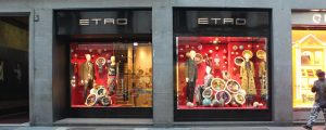 Le vetrine a Milano raccontate da 23bassi etro