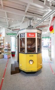 Il tram al piano terra