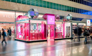 Il temporary shop di Veralab e Overskin in Stazione Termini a Roma
