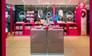 Il temporary shop di Veralab e Overskin in Stazione Termini a Roma