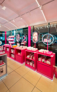 Il temporary shop di Veralab e Overskin in Stazione Termini a Roma