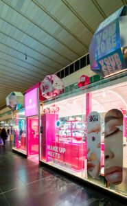 Il temporary shop di Veralab e Overskin in Stazione Termini a Roma