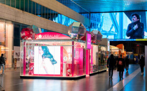 Il temporary shop di Veralab e Overskin in Stazione Termini a Roma