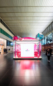 Il temporary shop di Veralab e Overskin in Stazione Termini a Roma