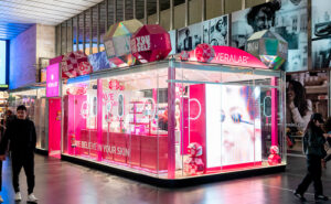 Il temporary shop di Veralab e Overskin in Stazione Termini a Roma