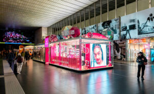 Il temporary shop di Veralab e Overskin in Stazione Termini a Roma