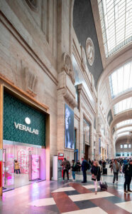 Il nuovo permanent store di Veralab e Overskin in Stazione Centrale a Milano