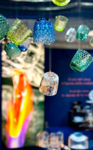Lo stand IVV a La maison e L'Object a Parigi 2024 progettato da 23bassi