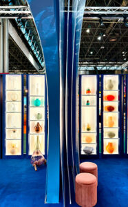 Lo stand IVV a La maison e L'Object a Parigi 2024 progettato da 23bassi
