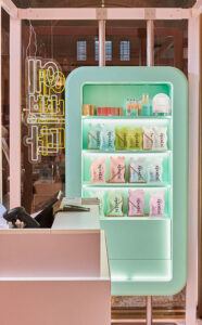 Il nuovo pop up store di Yepoda in Stazione Centrale a Milano progettato da 23bassi