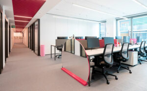 Uffici Veralab – Progettazione uffici e personalizzazione degli spazi nel building Roncaglia 12, Milano