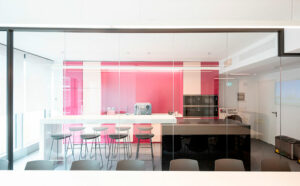 Uffici Veralab – Progettazione uffici e personalizzazione degli spazi nel building Roncaglia 12, Milano