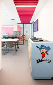Uffici Veralab – Progettazione uffici e personalizzazione degli spazi nel building Roncaglia 12, Milano