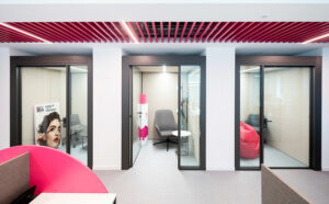 Uffici Veralab – Progettazione uffici e personalizzazione degli spazi nel building Roncaglia 12, Milano